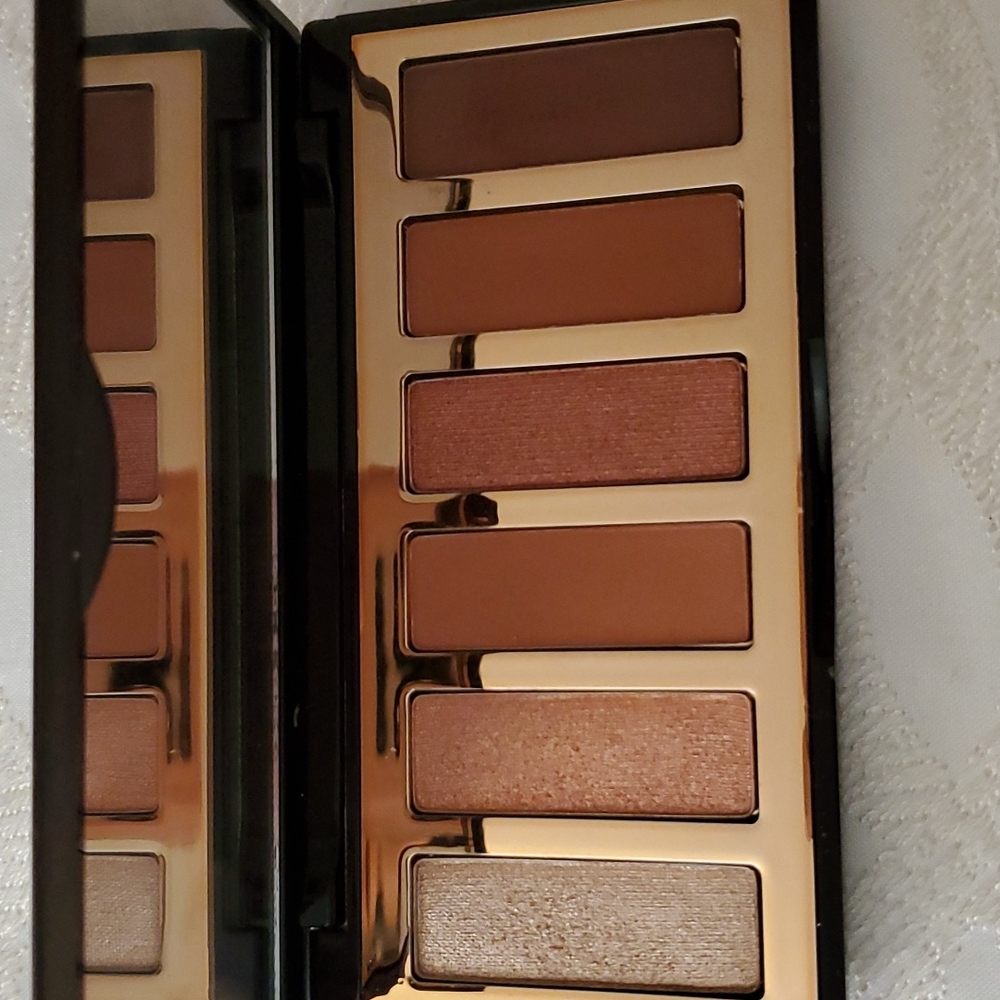 Charlotte Tilbury Easy Eye Palette for the Charlotte Darling Look